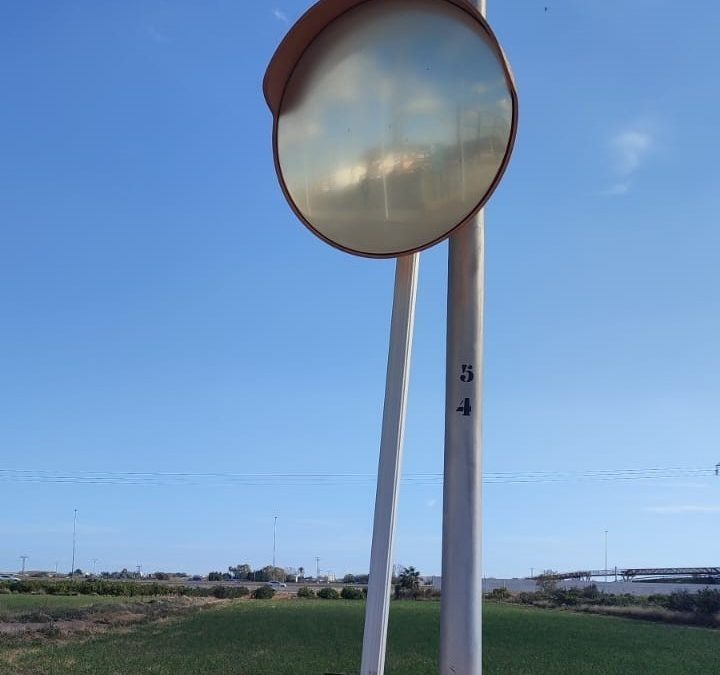 QUEIXA VEÏNAL: REPARACIO ESPILL VIA PUBLICA